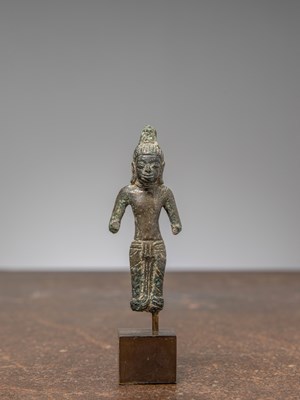 Lot 410 - A STANDING BRONZE OF VISHNU, PRE KHMER, 7TH CENTURY, CAMBODIA