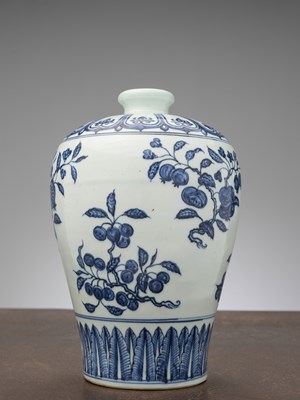 Lot 118 - A BLUE AND WHITE PORCELAIN MEIPING VASE, CHINA, MING DYNASTY