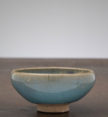 Lot 25 - A SMALL BLUE-GLAZED CHINESE BOWL, SONG DYNASTY, 12TH–13TH CENTURY