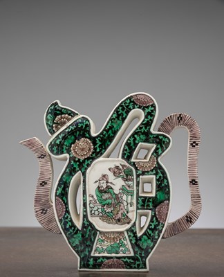 Lot 98 - A FAMILLE VERTE “FU” CHARACTER-SHAPED TEAPOT, CHINA, QING DYNASTY, KANGXI PERIOD (1662–1722)