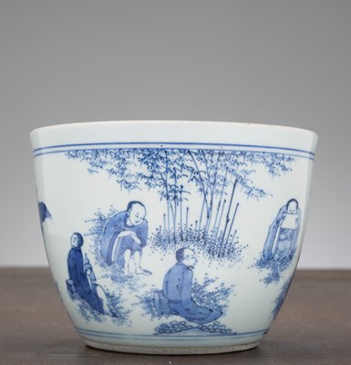 Lot 51 - A BLUE AND WHITE PORCELAIN STORAGE JAR, CHINA MING DYNASTY CHONGZHEN PERIOD (1628-1644)
