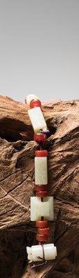 Lot 216 - A JADE AND CARNELIAN BEAD ORNAMENT WITH INSCRIBED JADE PLAQUES, CHINA