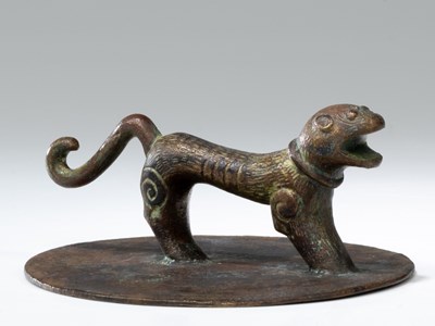 Lot 222 - SMALL CHINESE HAN DYNASTY (206 - 220 CE) BRONZE TIGER