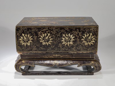 Lot 246 - LACQUER CHEST