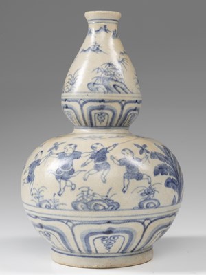 Lot 156 - BLUE AND WHITE PORCELAIN VASE CHINA 14TH CENTURY