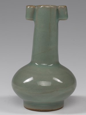 Lot 118 - PORCELAIN VASE