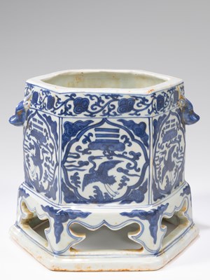 Lot 295 - BLUE AND WHITE JARDINIÈRE