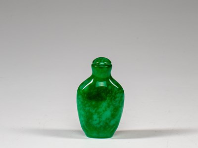 Lot 124 - SNUFF BOTTLE