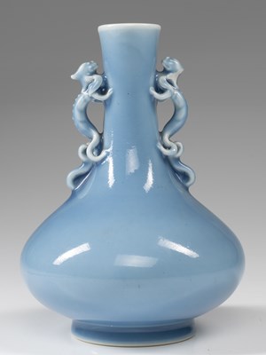 Lot 9 - VASE