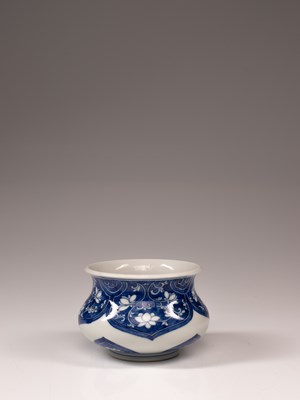 Lot 134 - BLUE AND WHITE CENSER OR 'GUI'