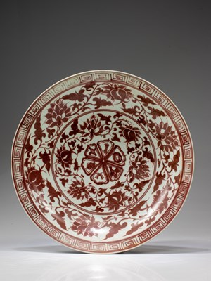 Lot 304 - PORCELAIN DISH