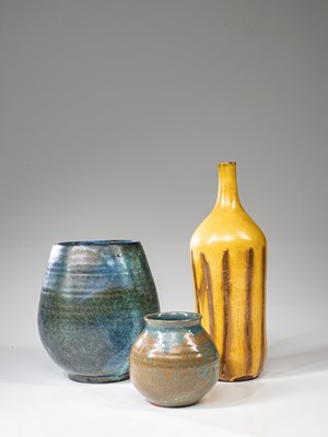 Lot 104 - DREI TONGEFÄßE