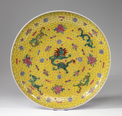 Lot 271 - (R) VERY LARGE PORCELAIN DISH