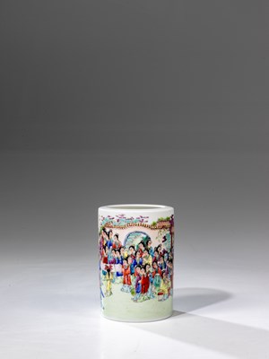 Lot 206 - (R) BRUSH POT