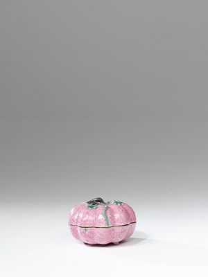 Lot 97 - (R) PUMPKIN-SHAPED BOX