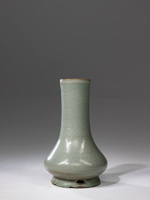 Lot 282 - LONG NECKED VASE