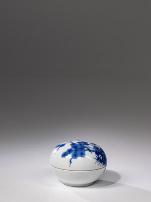 Lot 186 - BLUE AND WHITE PORCELAIN INK BOX CHINA MIN GUO PERIOD (1912-1949)