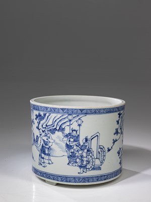 Lot 270 - BRUSH POT