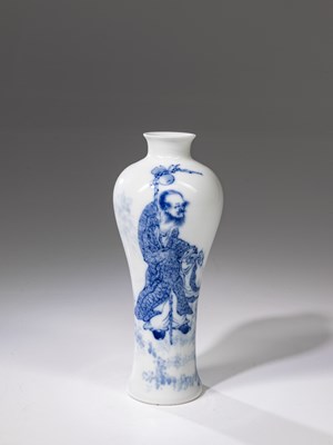 Lot 102 - MEI VASE