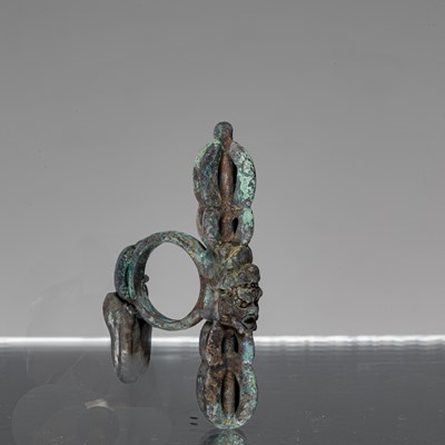 Lot 152 - BRONZE RING WITH VAJRA CHINA 12TH CENTURY DALI KINGDOM