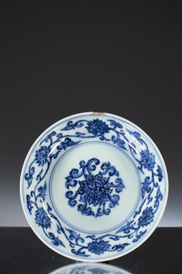 Lot 100 - BLUE AND WHITE PORCELAIN DISH