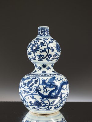 Lot 93 - BLUE AND WHITE DOUBLE-GOURD VASE